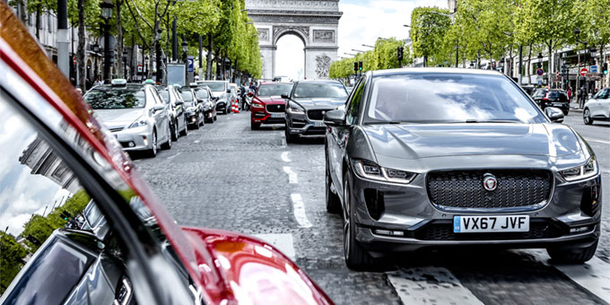 Jaguar Land Rover célèbre le passé, le présent et l'avenir au mondial de l'auto de Paris