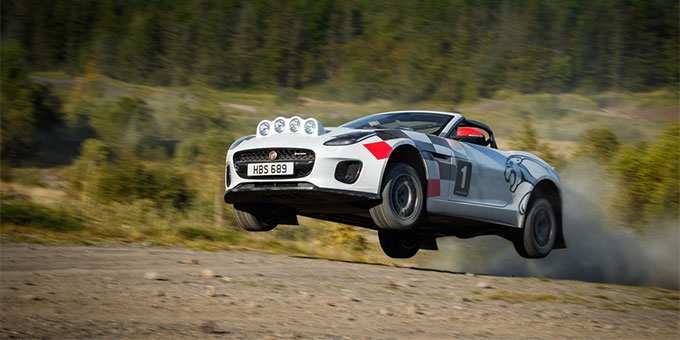 Jaguar presente des F-TYPE de rallye pour célébrer les 70 ans de sportive de la marque
