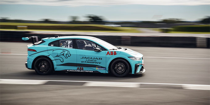 Jaguar crée l'évènement en lançant un championnat de véhicules électriques