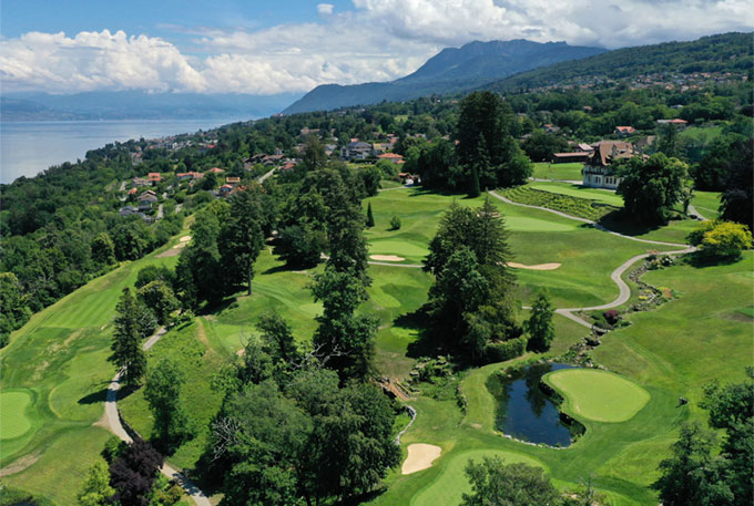 מועדון הגולף Evian Resort שני מסלולים בין אגם להרים