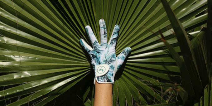 B GLOVES, the chic glove for golfers