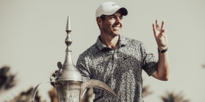 רורי מקלרוי זוכה ב-Hero Dubai Desert Classic