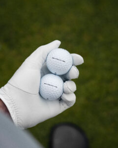 Les balles Titleist Pro V1 2027 passent au test du Tour